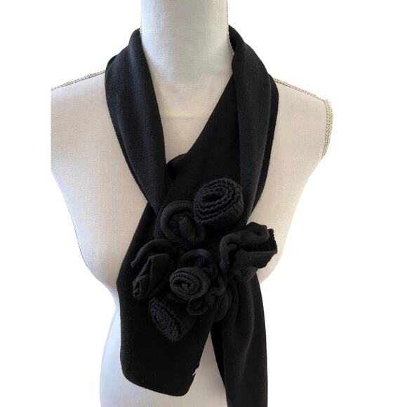 Echo Pull Through 3D Rosette Detail Scarf Black - Picture 1 of 4